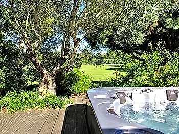 Des Pins Hotel