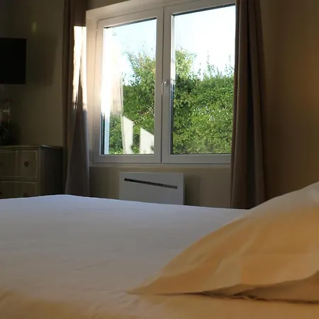 Des Pins Hotel 3*