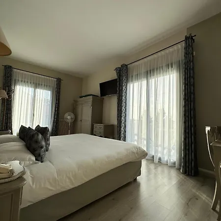 Hotel Des Pins
