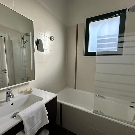 Des Pins Hotel