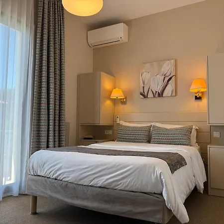 Hotel Des Pins 3*