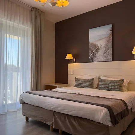 Des Pins Hotel