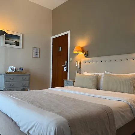 Des Pins Hotel 3*