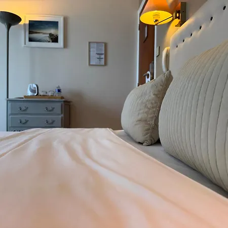 Hotel Des Pins 3*