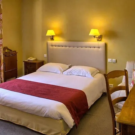 Des Pins Hotel 3*