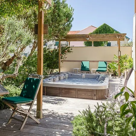 Des Pins Hotel 3*