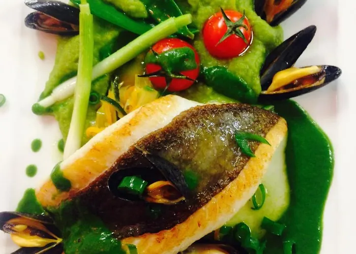 Des Pins Отель 3*